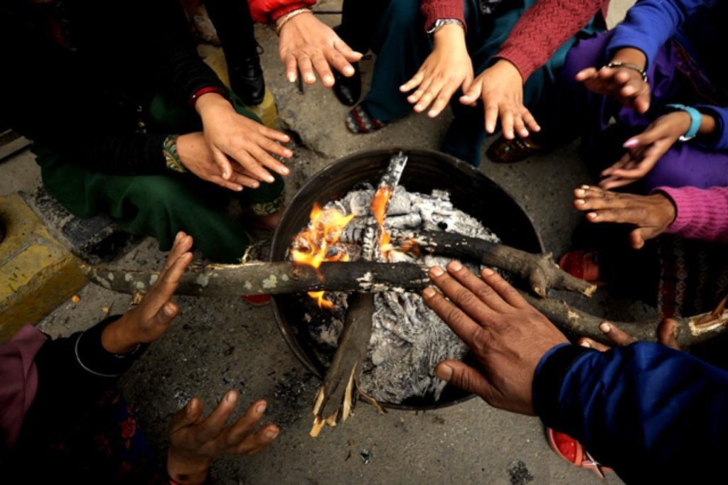 चितवनमा यस वर्षकै धेरै चिसो, तापक्रम झर्यो ९ डिग्रीमा, भरतपुरका उडानसमेत प्रभावित