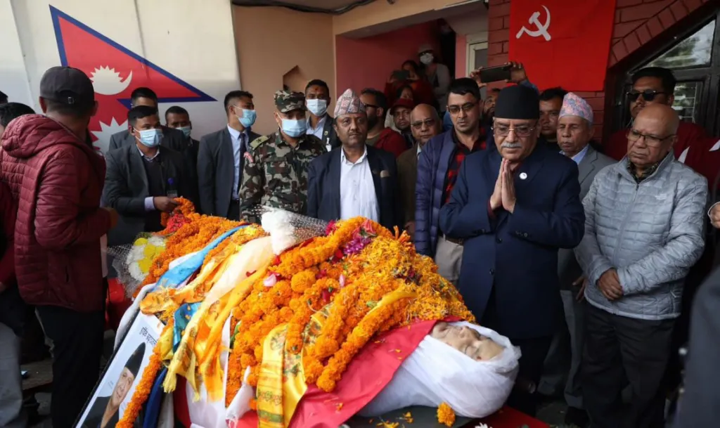 प्रधानमन्त्री प्रचण्डद्धारा सरोज उपाध्यायप्रति श्रद्धाञ्जली अर्पण